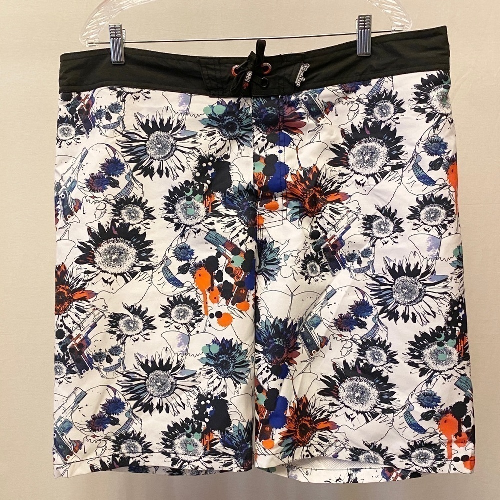 MAMBO Australia SKULL / Pistol Gun Board Shorts XL